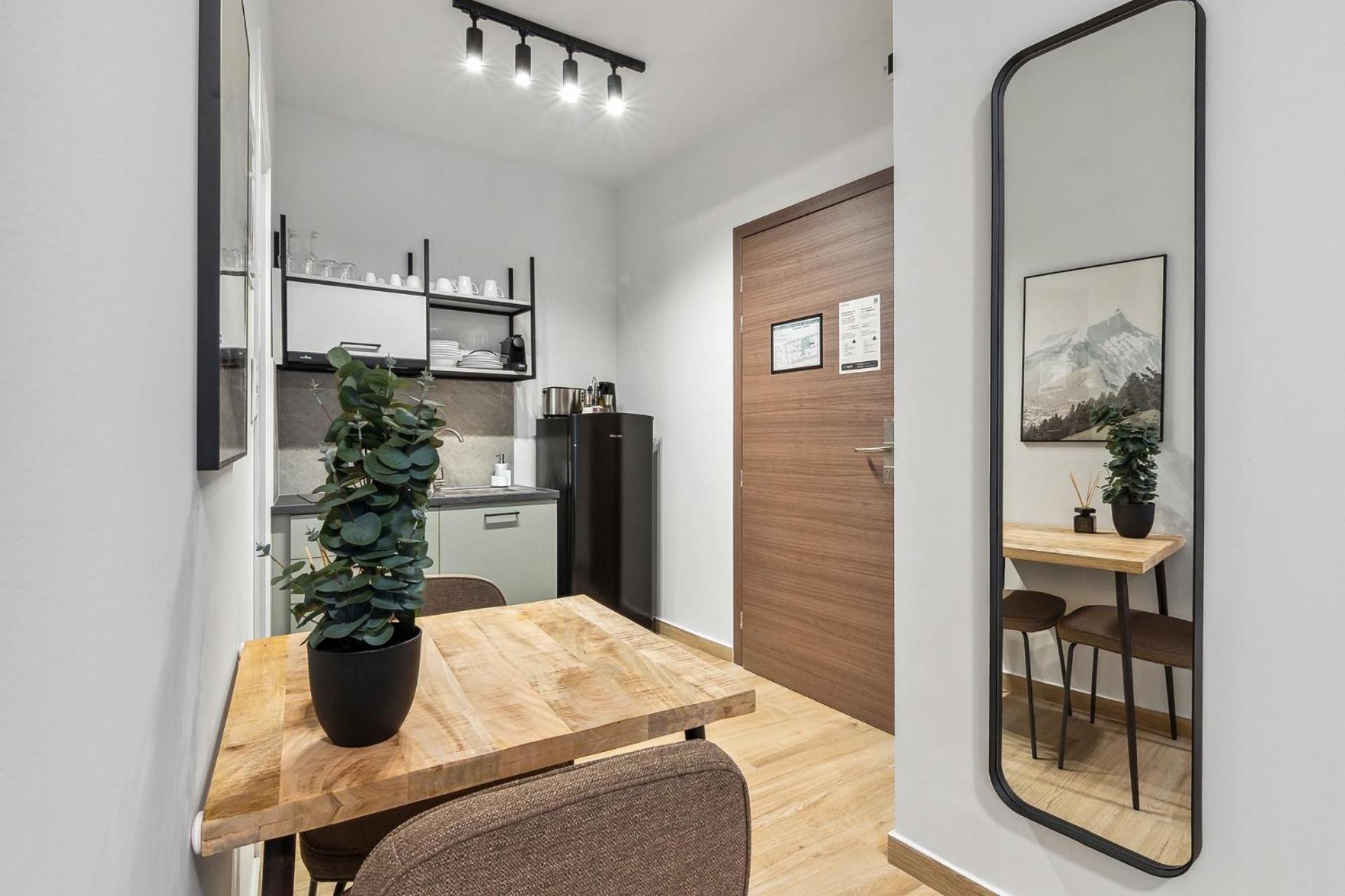 Limehome Athens Solonos City Center Room photo